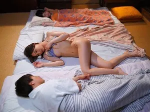 ông chồng bất lực để vợ yêu cho chủ nợ cưỡng hiếp