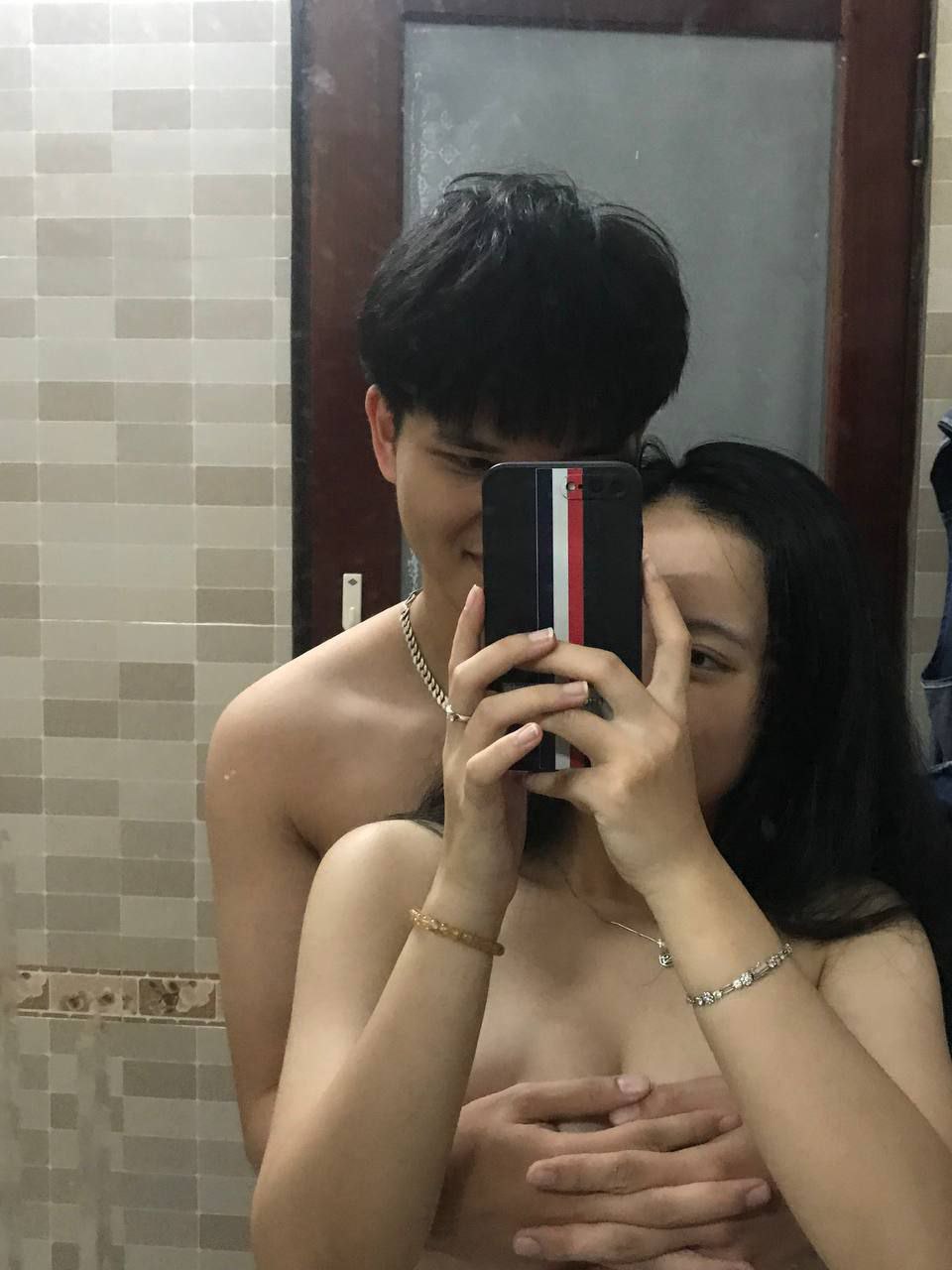 Cô nàng Foxy Di dễ thương và ngầu bị một con cặc to đụ vào mông