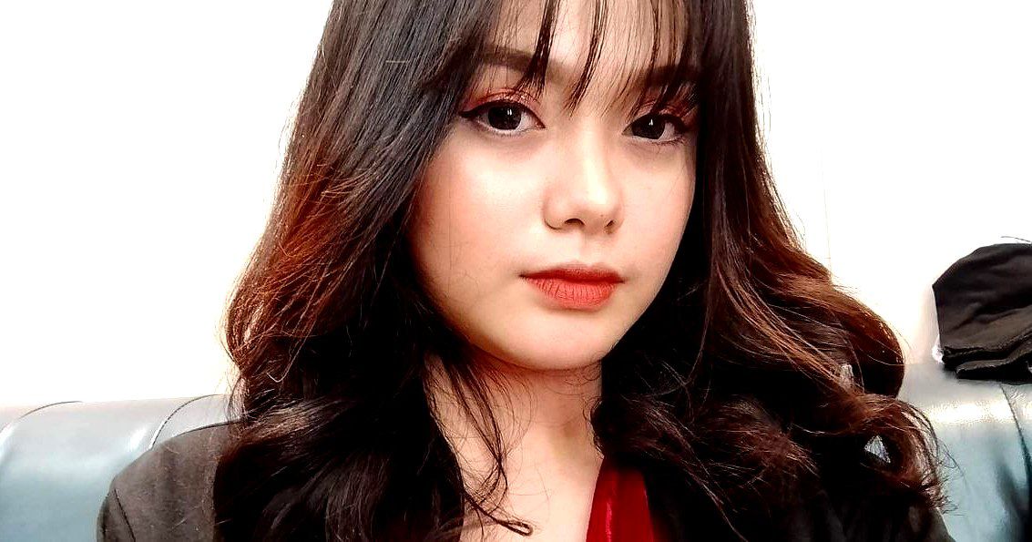 Nữ thần nổi tiếng trên mạng đeo mặt nạ khí chất! Ngực lớn, mông đẹp và thân hình tuyệt vời! Liếm sâu vào dương vật bằng lưỡi nhỏ mềm dẻo, vớ đen, tư thế cưỡi mông to, chủ động vuốt ve dương vật to